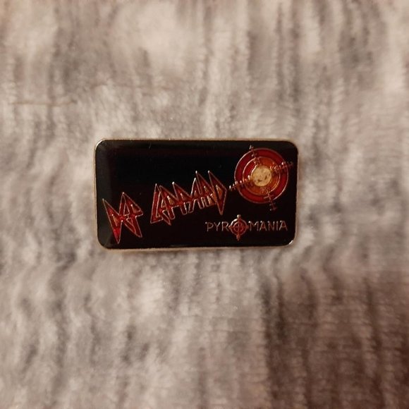 Set of 5 retro buttons and pins - Picture 3 of 6